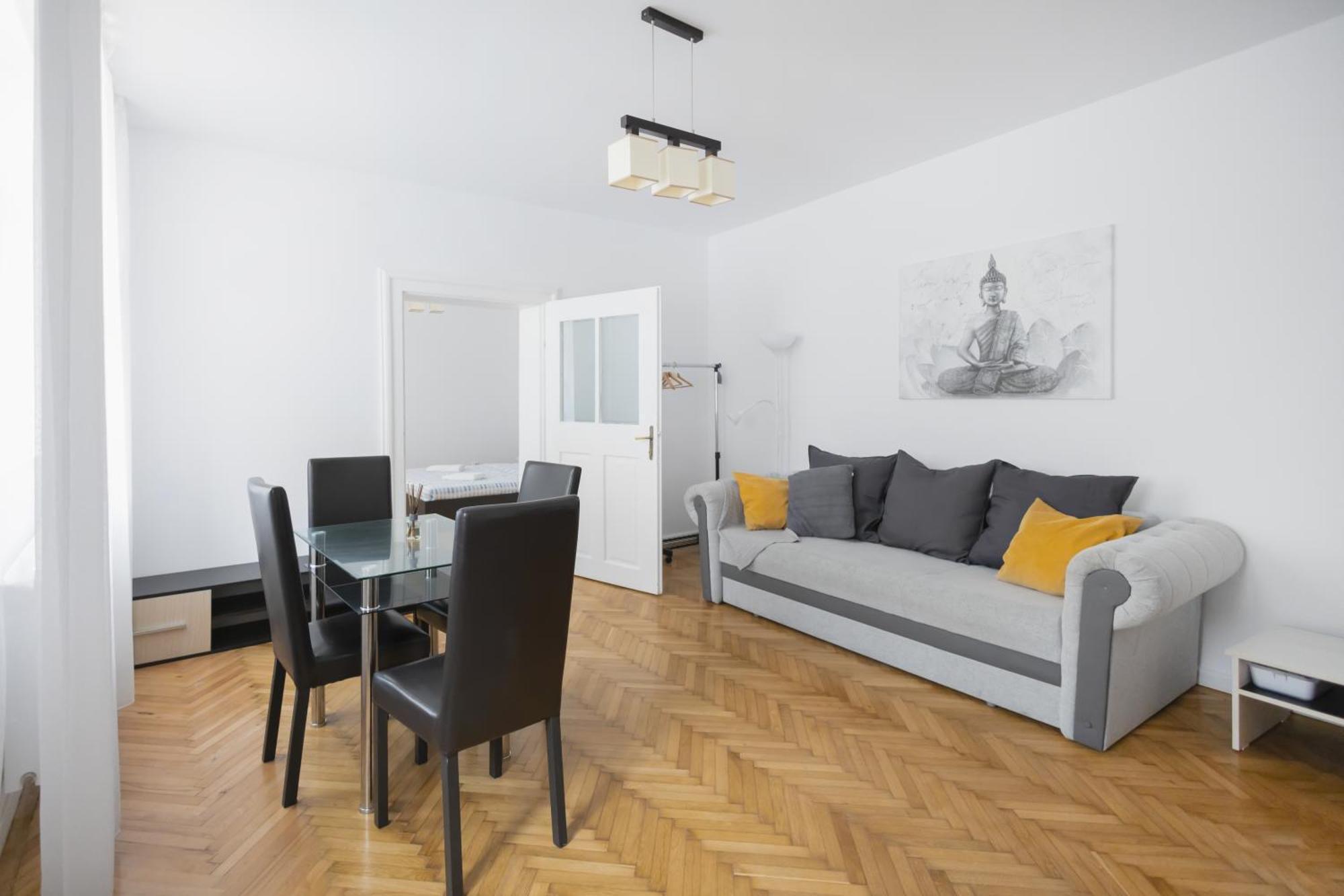 Your In Old Town Apartment